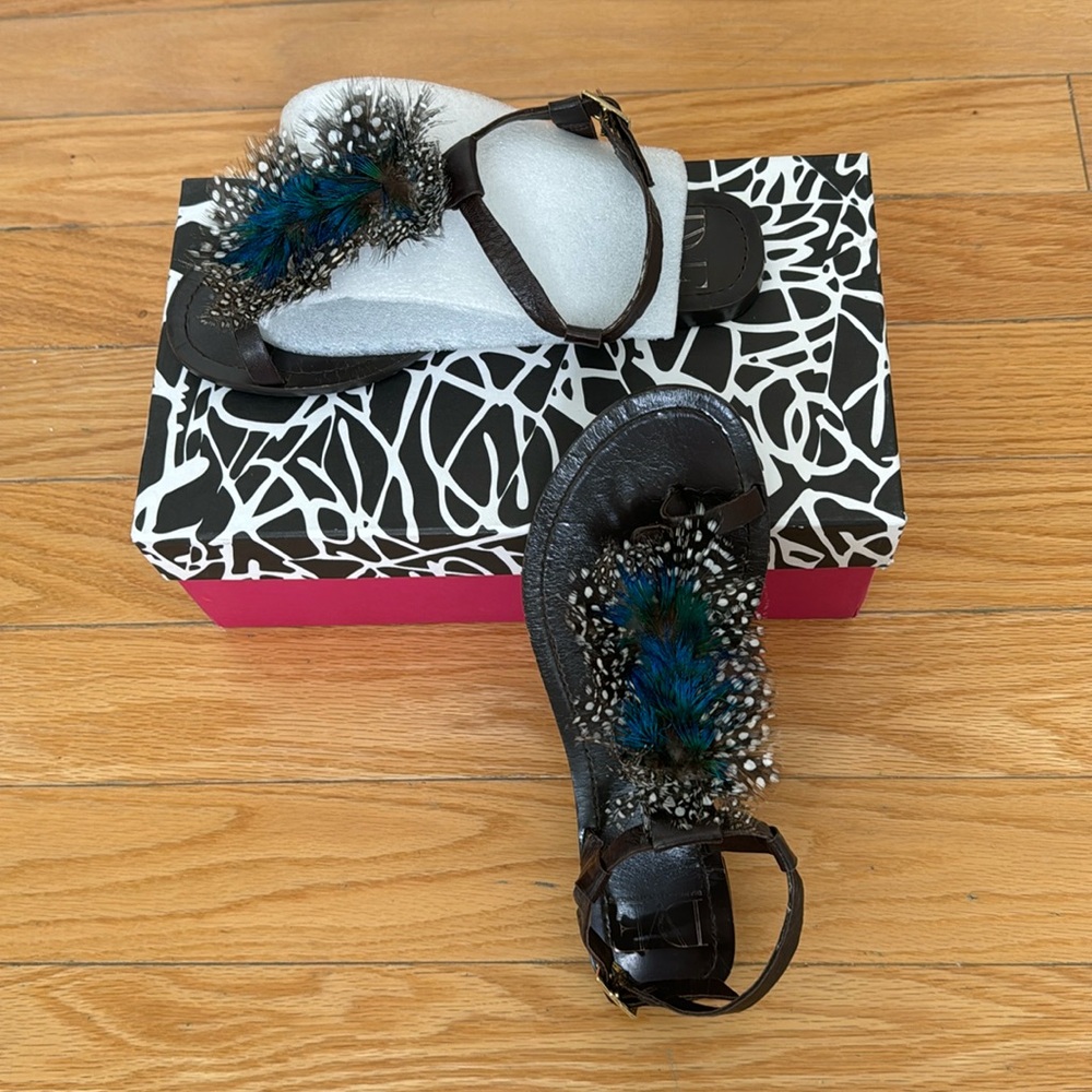 DVF Feather Ornament Dahlia chocolate leather sandal Size 7 lightly worn in box